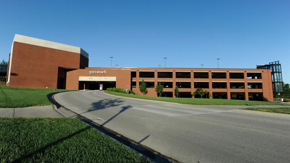 Galileo's Garden Parking Garage on the south side of the 赌钱app可以微信提现 campus.